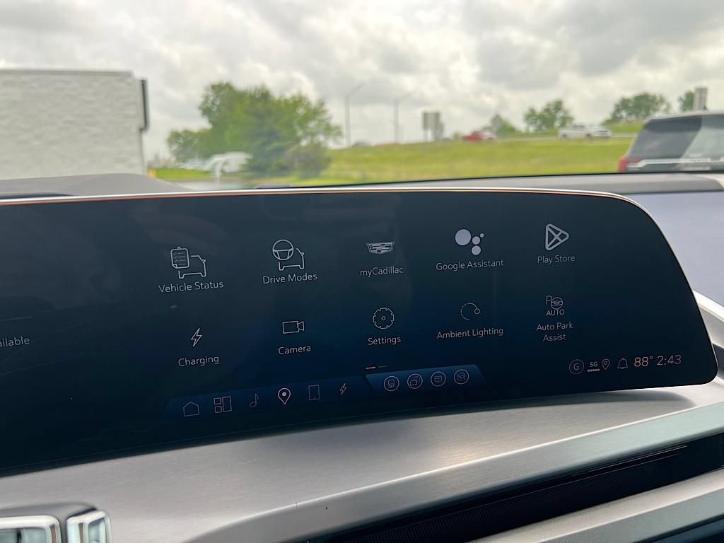 New 2026 Cadillac Vistiq Premium Luxury w/ LPO, Floor Liner Package AWD/4WD image 24