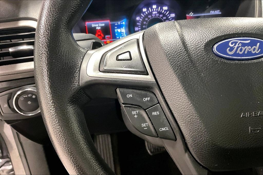 Used 2018 Ford Fusion SE w/ Fusion SE Technology Package image 23