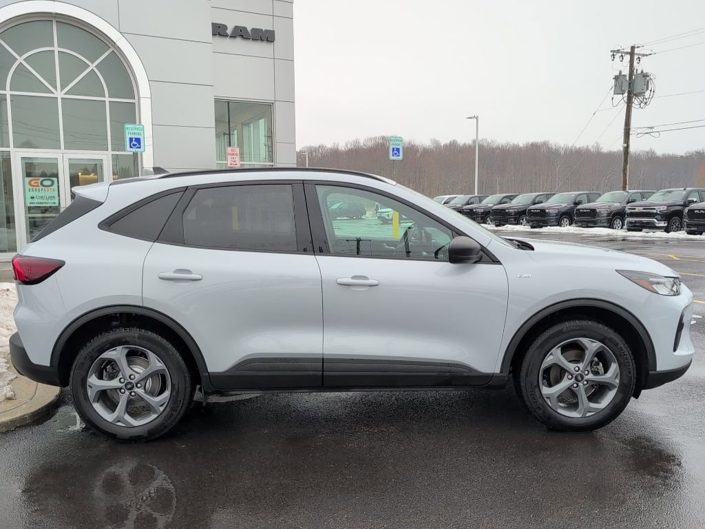 Used 2025 Ford Escape ST-Line w/ Tech Pack #1 image 8