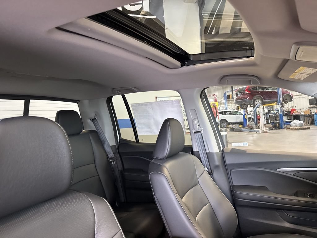 Certified 2025 Honda Ridgeline RTL image 32