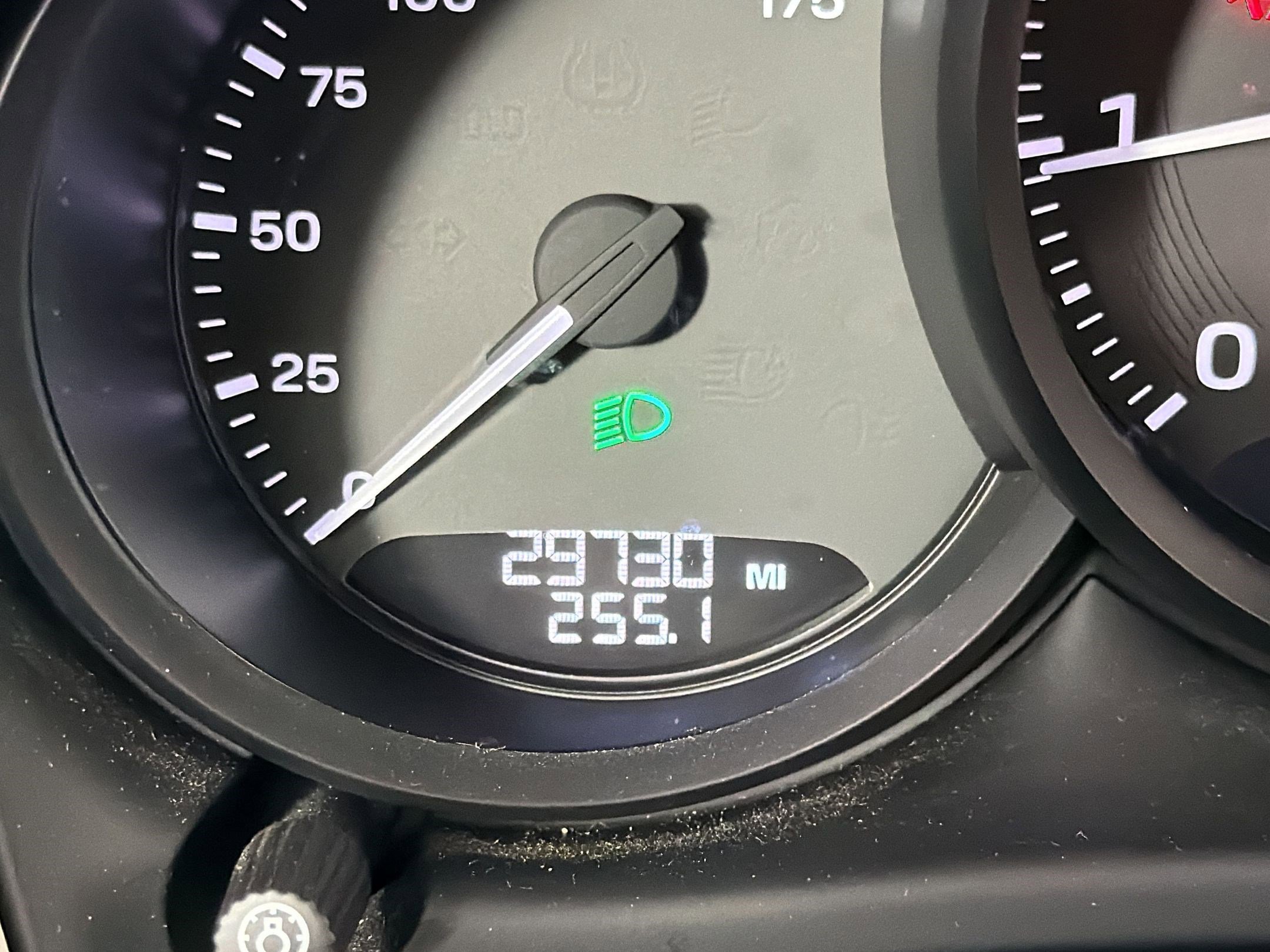 Certified 2023 Porsche Macan AWD/4WD image 30