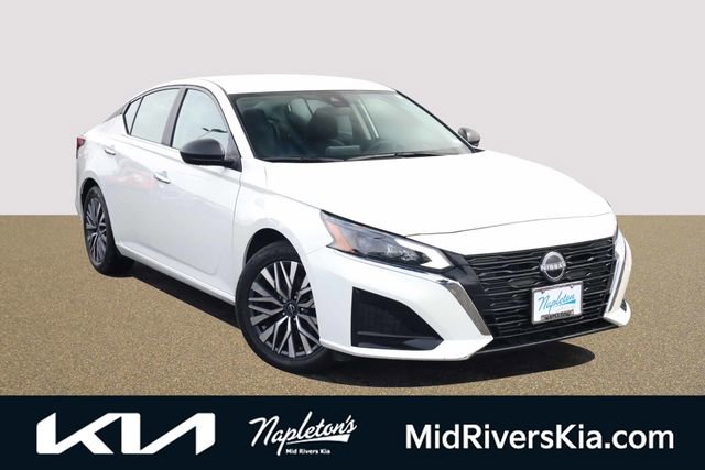 Used 2025 Nissan Altima 2.5 SV FWD image 1