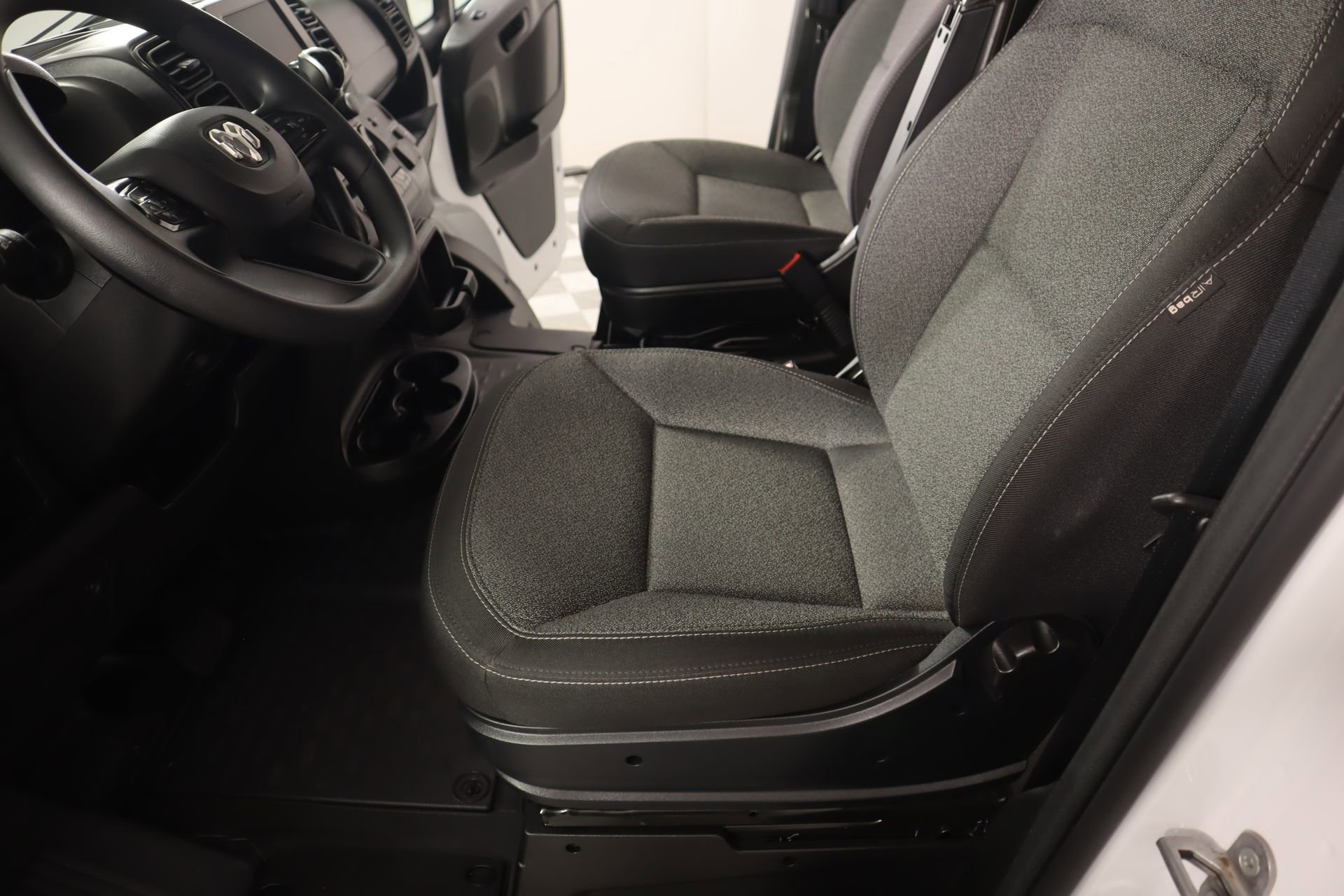 Used 2025 RAM ProMaster 2500 w/ Convenience Group image 10