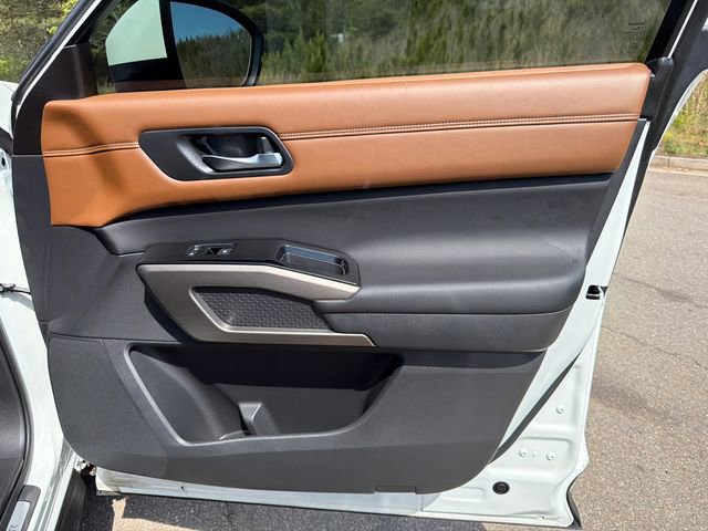 Used 2023 Nissan Pathfinder Platinum image 14