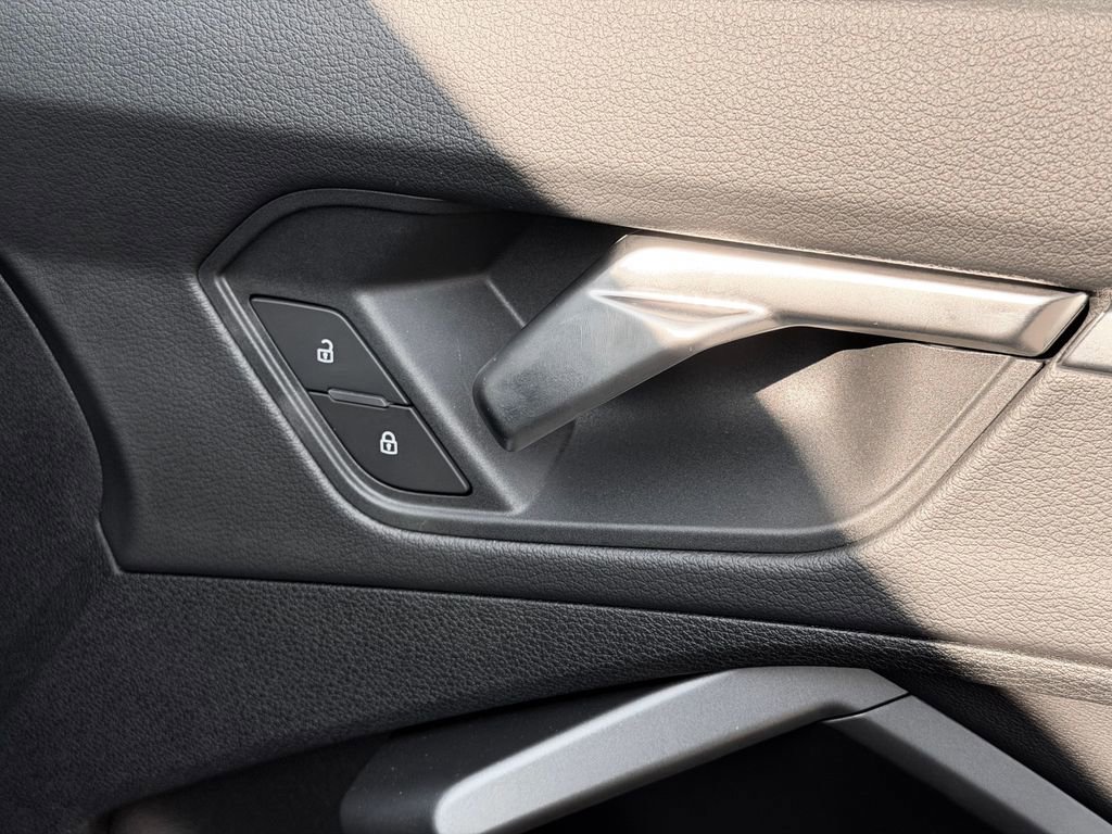 Used 2025 Audi Q3 2.0T Premium Plus w/ Premium Plus Package image 26