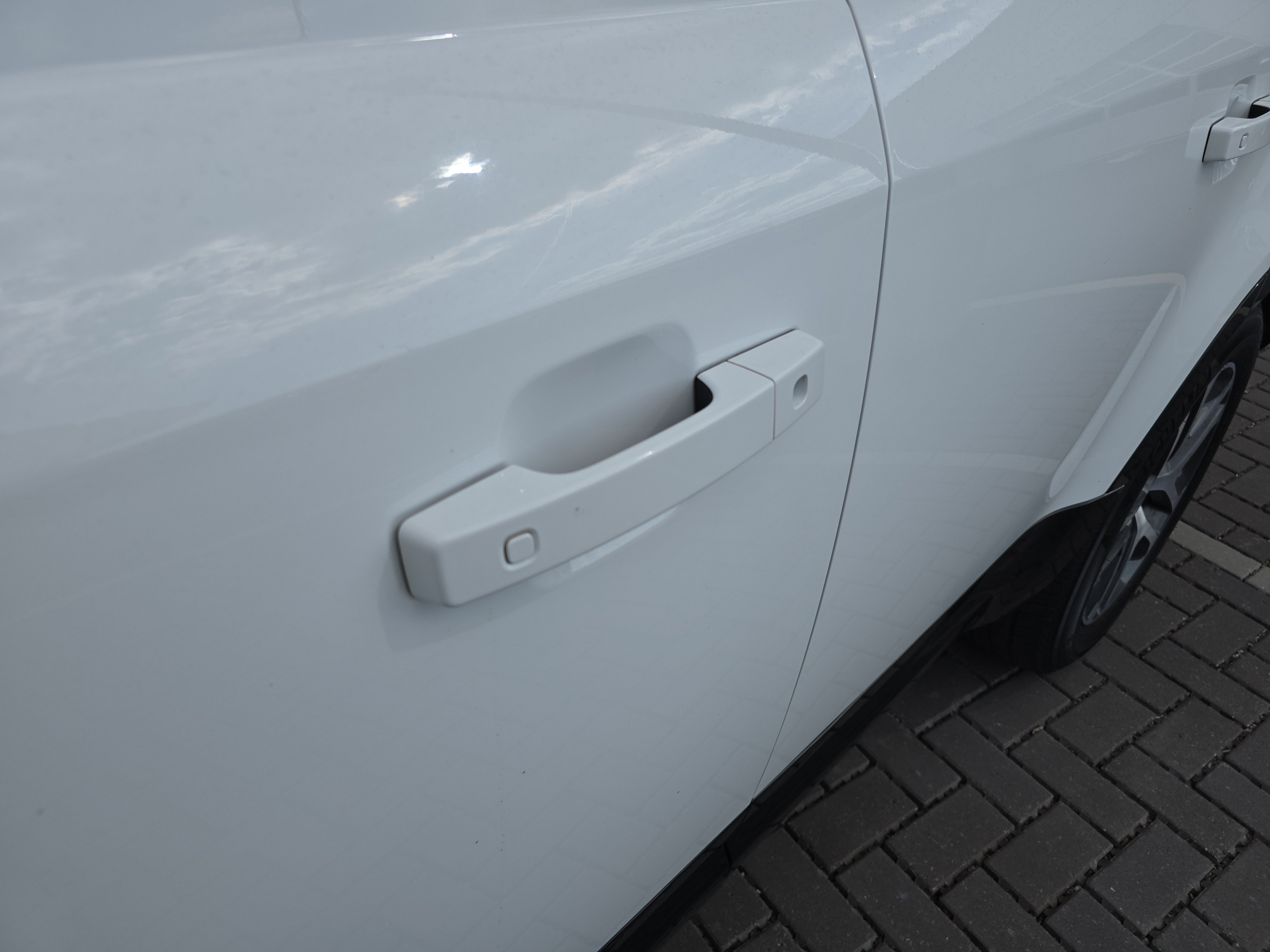 Used 2021 Land Rover Defender 110 X-Dynamic HSE image 13