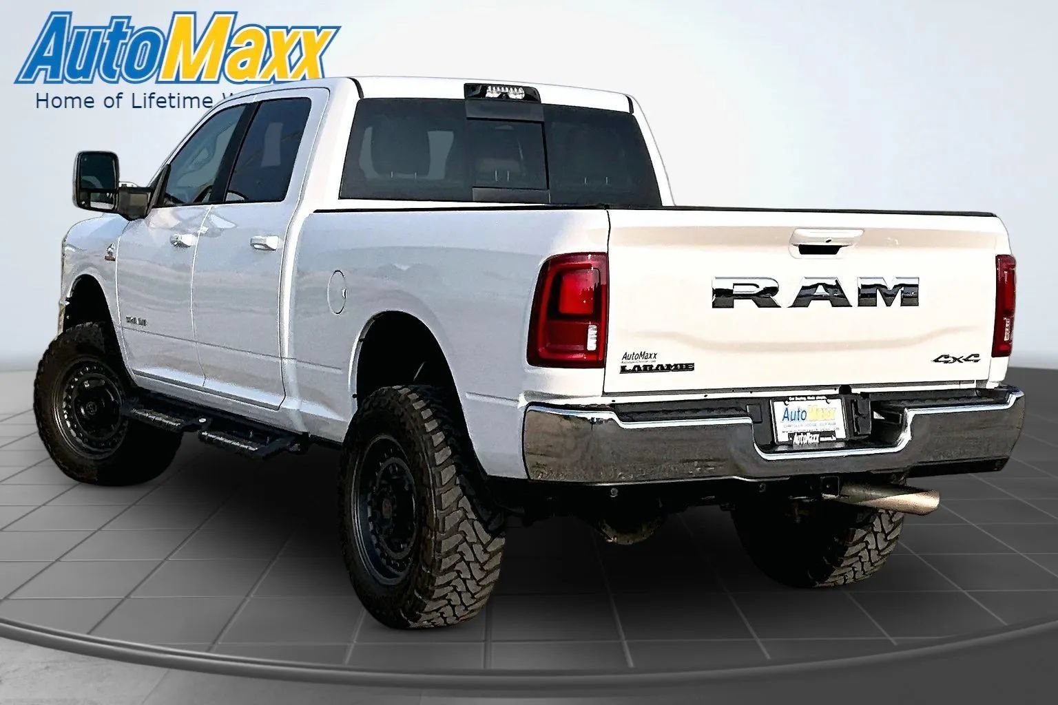 Used 2025 RAM 2500 Laramie w/ Towing Technology Group AWD/4WD image 4
