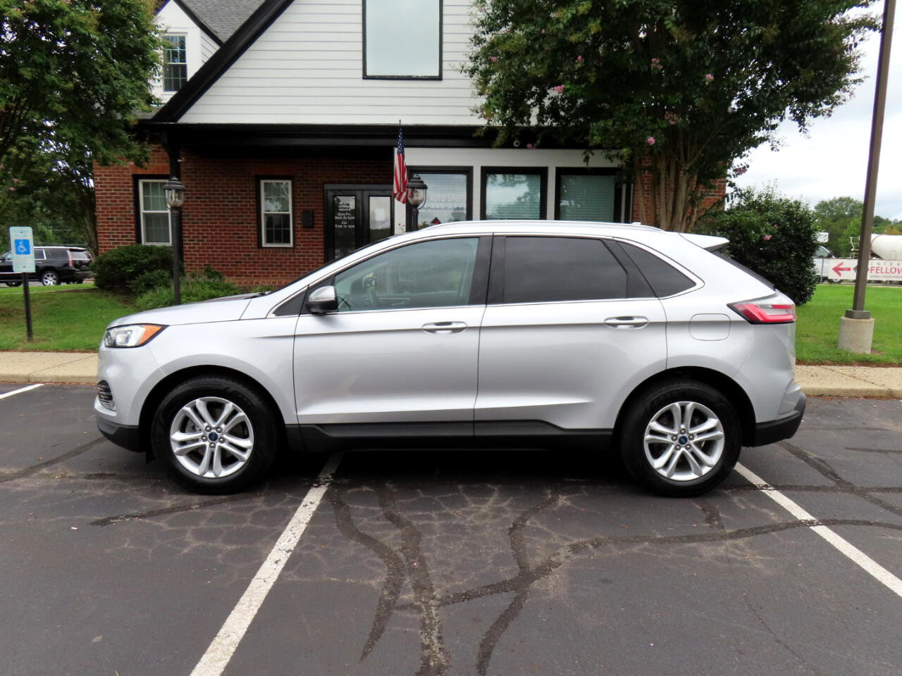 Used 2019 Ford Edge SEL image 3
