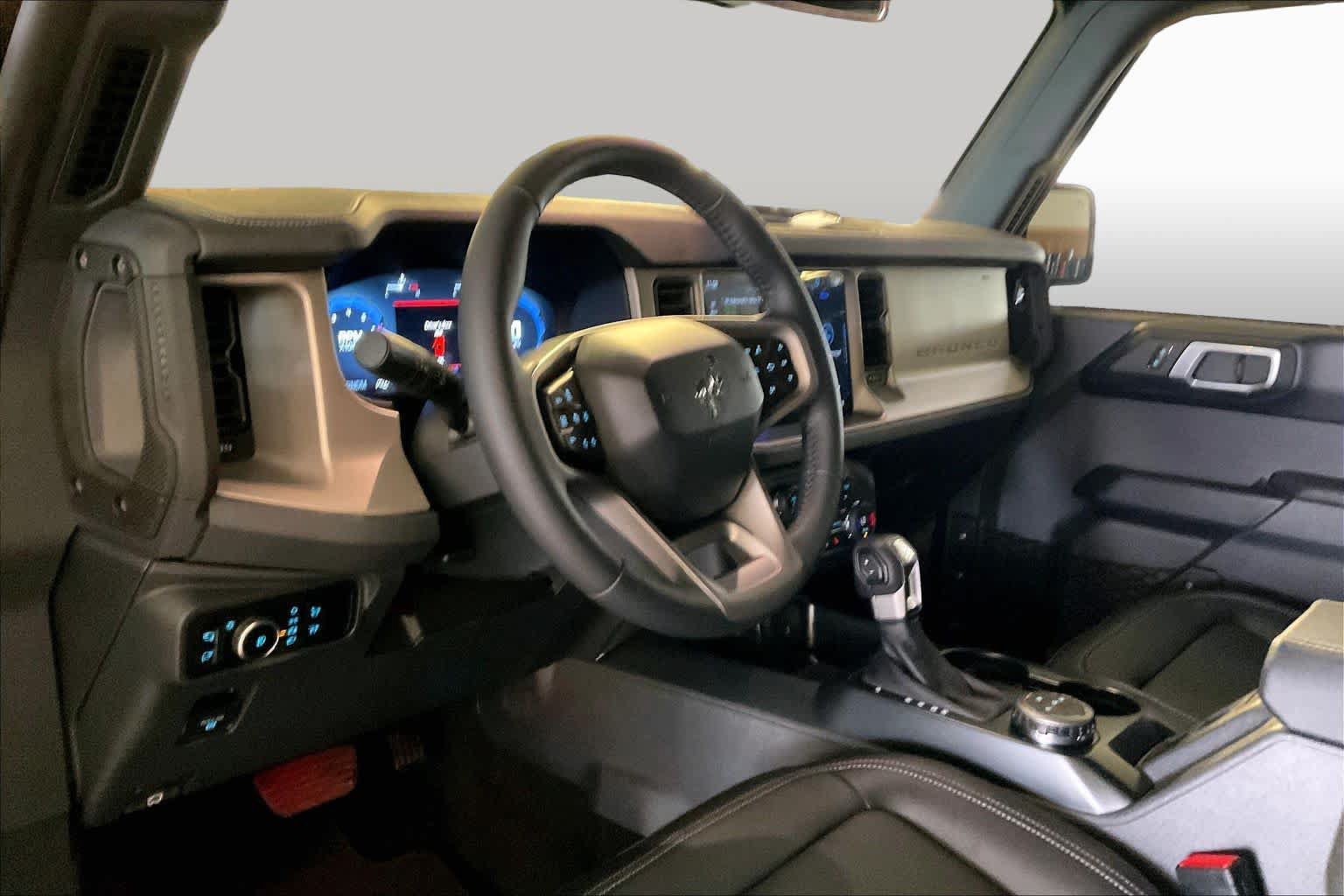 Used 2025 Ford Bronco Outer Banks AWD/4WD image 14