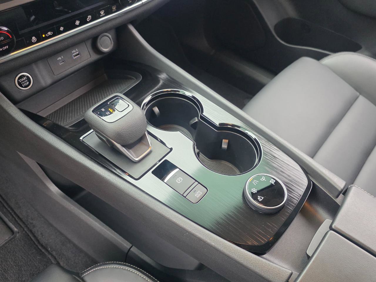 Used 2023 Nissan Rogue SV w/ SV Premium B Package image 7