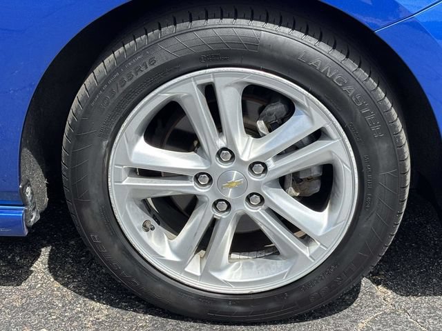 Used 2017 Chevrolet Cruze LT w/ Sun And Sound Package FWD image 30