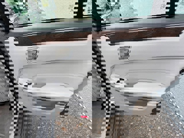 Used 2014 Mercedes-Benz E 350 Sedan w/ Premium 1 Package image 38