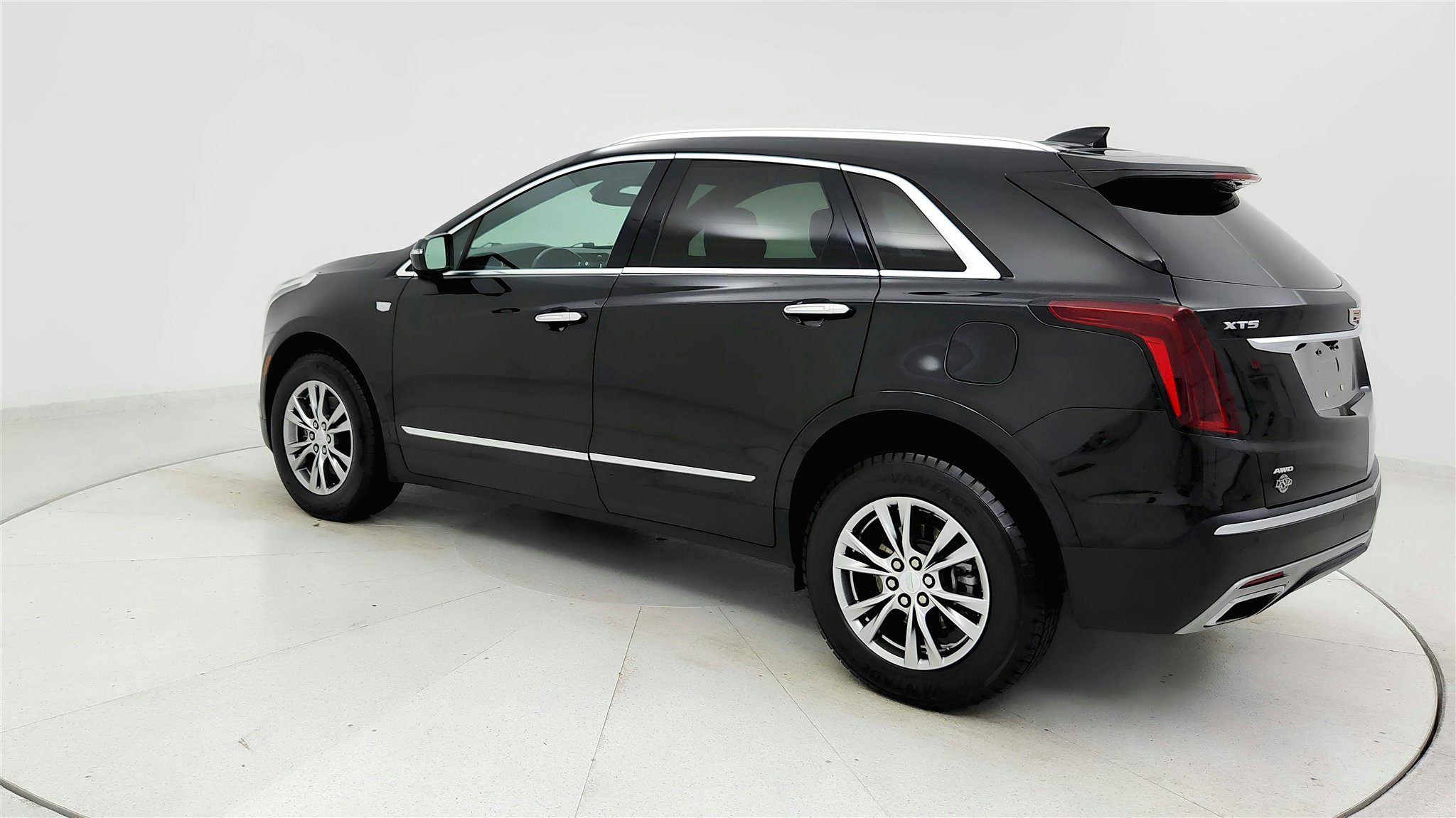 Used 2023 Cadillac XT5 Premium Luxury image 2