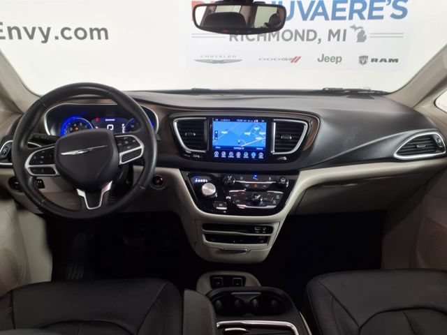 Used 2017 Chrysler Pacifica Touring-L Plus w/ Tire & Wheel Group FWD image 13