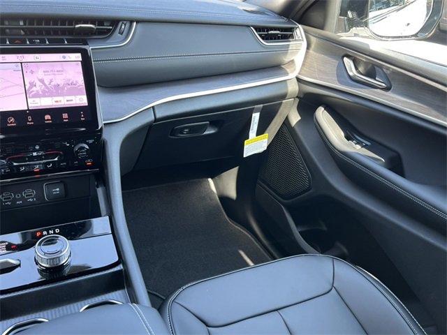 New 2025 Jeep Grand Cherokee L Limited image 30