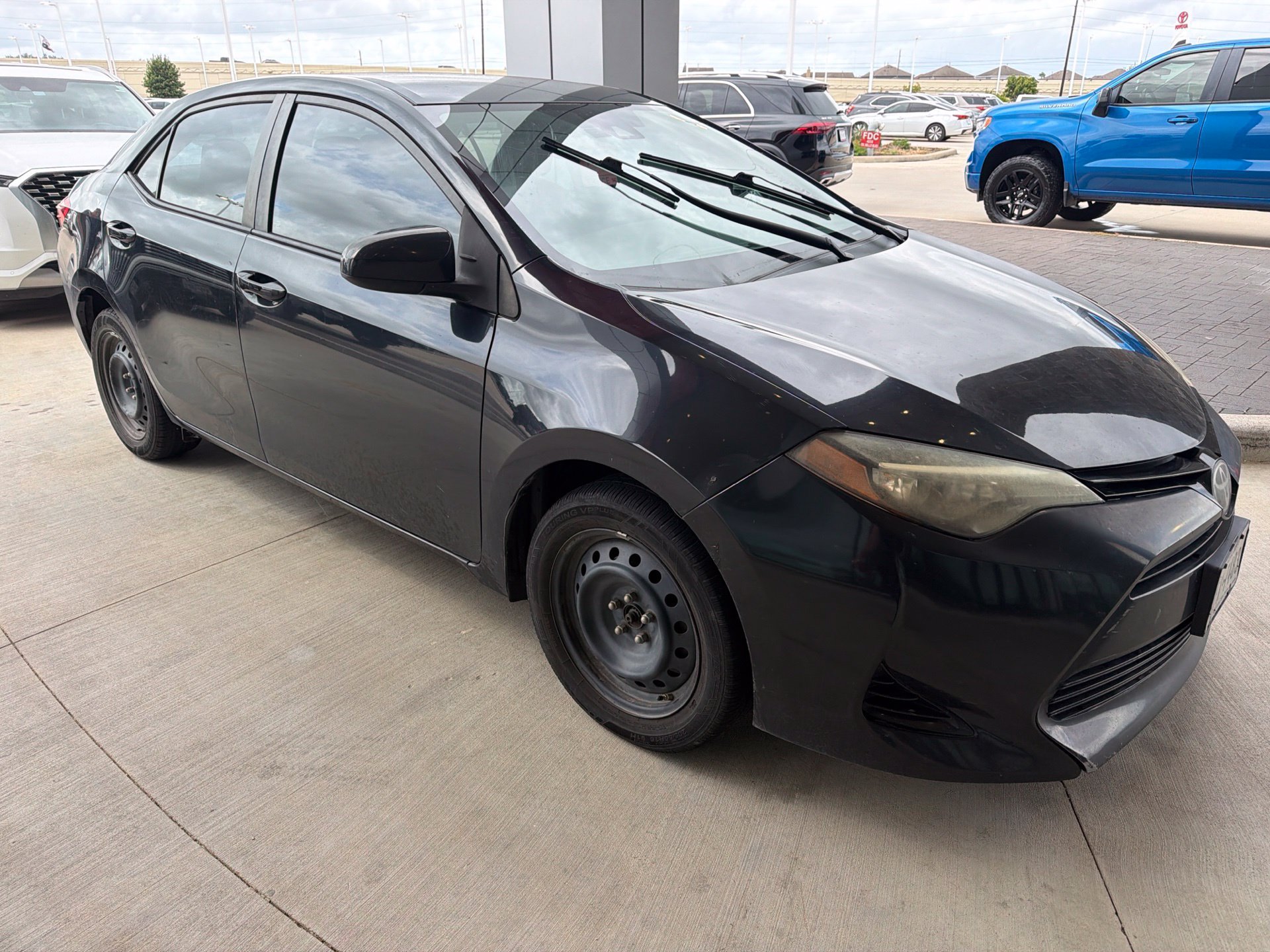 Used 2018 Toyota Corolla LE FWD image 3