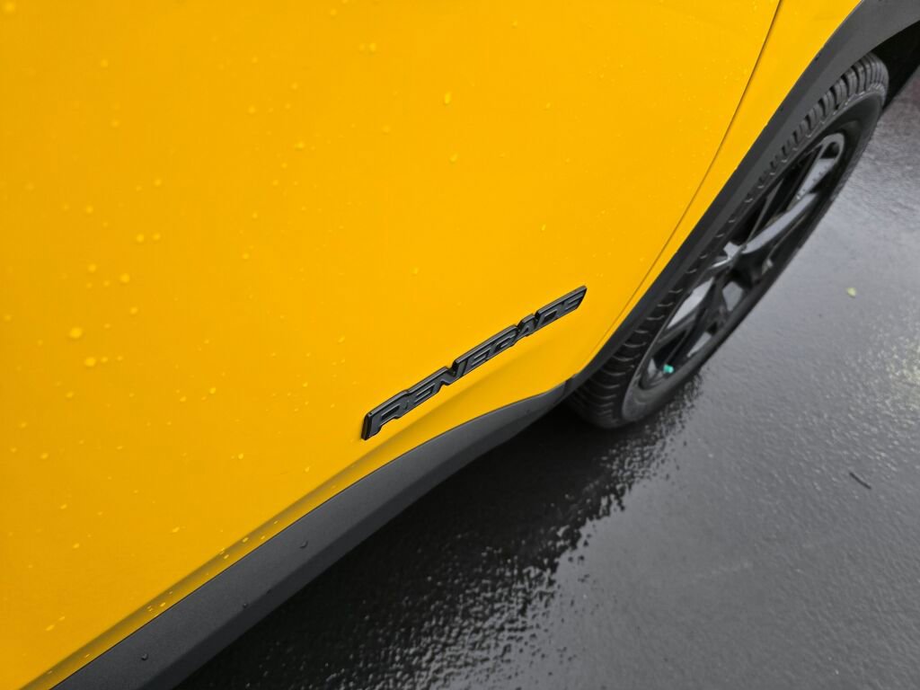 Used 2019 Jeep Renegade Altitude w/ UConnect 8.4 Nav Group image 16