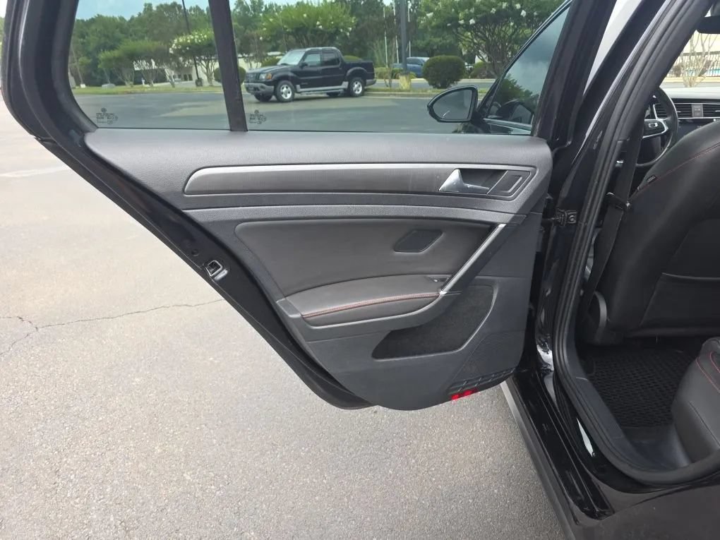 Used 2019 Volkswagen GTI Autobahn FWD image 39