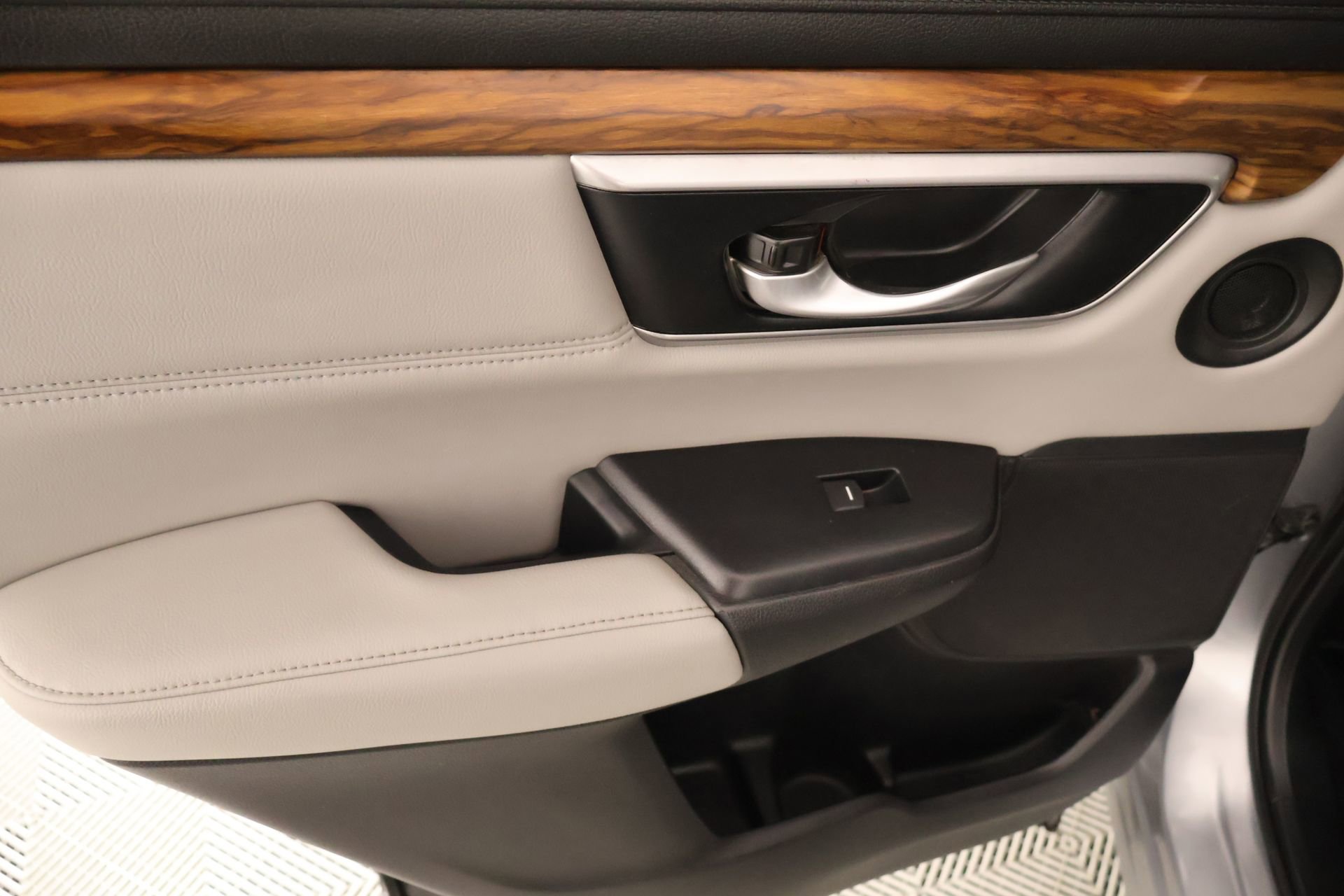 Used 2018 Honda CR-V EX-L image 17
