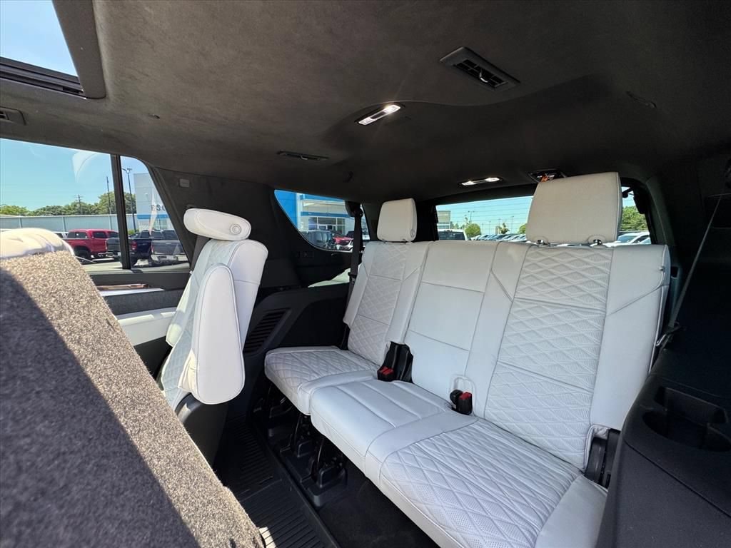 Used 2026 Cadillac Escalade Platinum Sport w/ LPO, ONYX Package AWD/4WD image 16