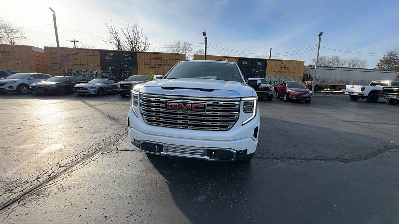 Used 2022 GMC Sierra 1500 Denali w/ Denali Reserve Package image 3