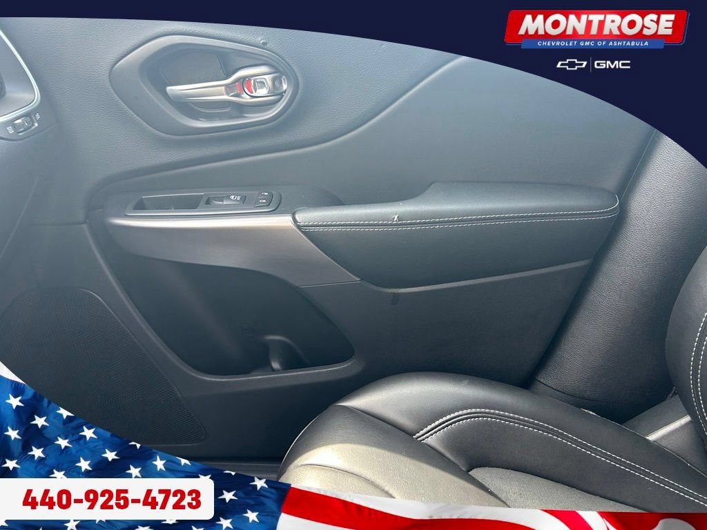 Used 2019 Jeep Cherokee Latitude Plus w/ Comfort/Convenience Group AWD/4WD image 12
