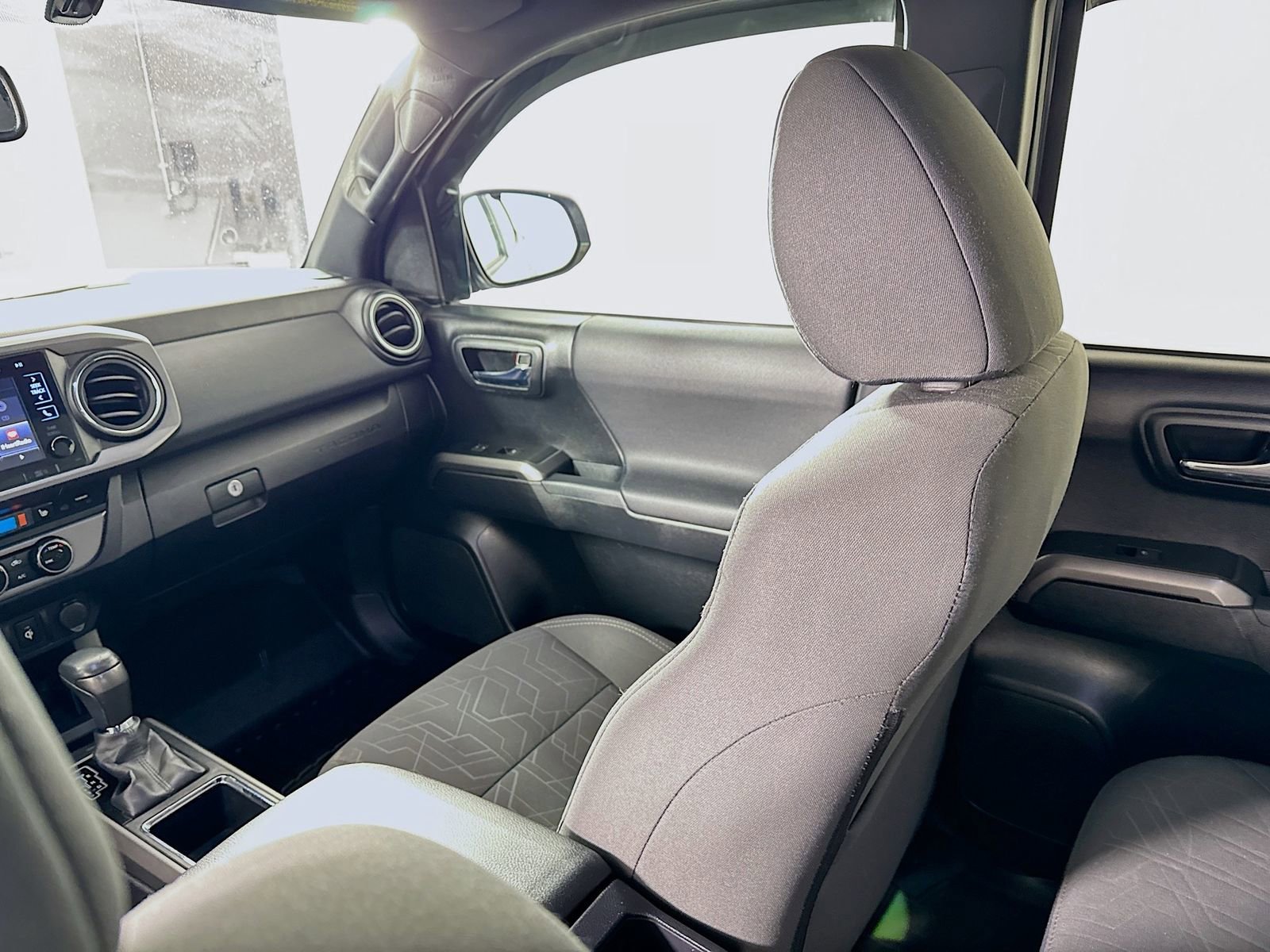 Used 2017 Toyota Tacoma TRD Sport w/ Premium & Technology Package image 20