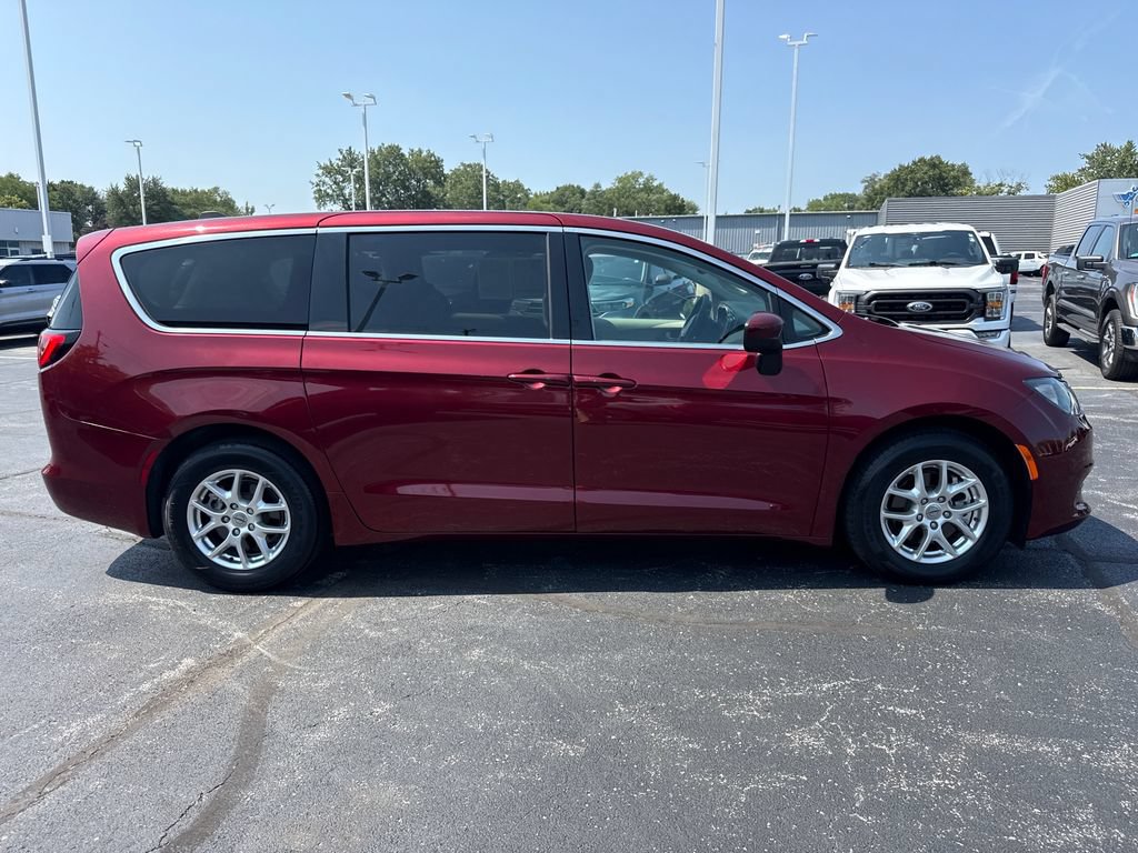 Used 2023 Chrysler Voyager LX FWD image 6