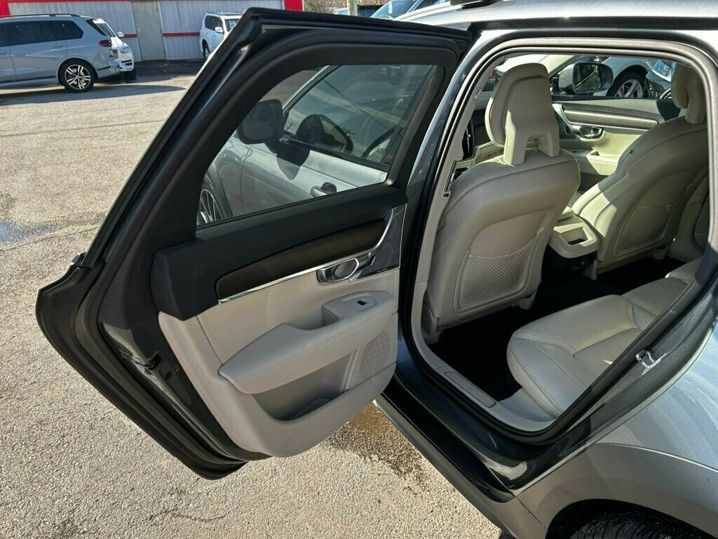 Used 2018 Volvo V90 T6 Cross Country image 12