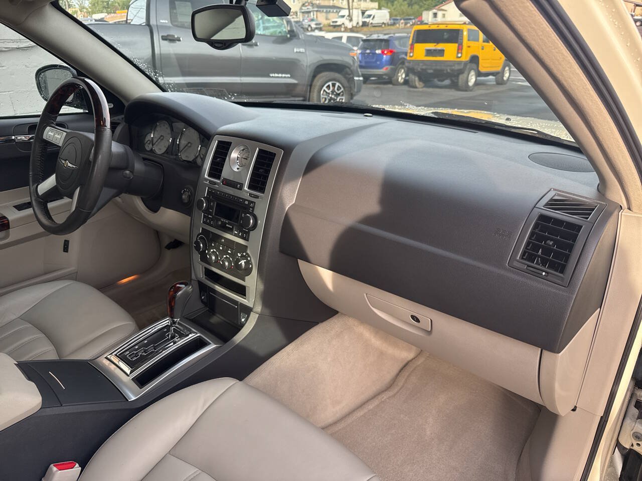 Used 2005 Chrysler 300 C RWD image 28