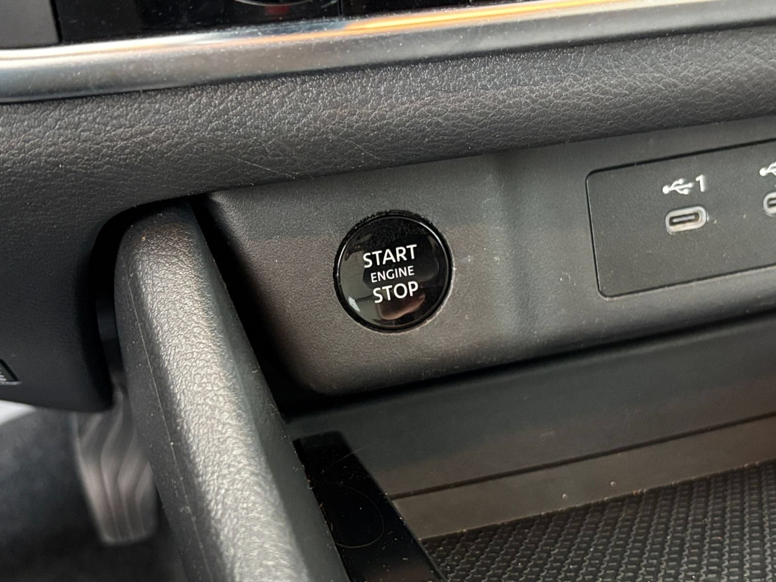 Used 2025 Nissan Rogue SV FWD image 20