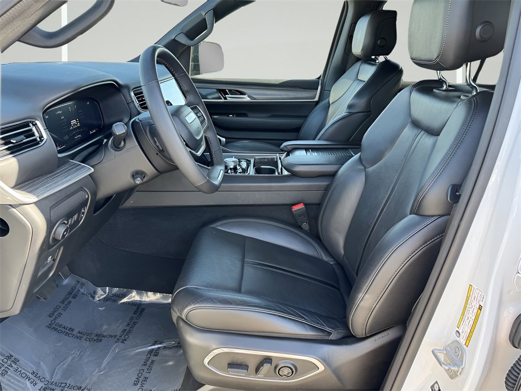 Used 2024 Jeep Wagoneer L Series III w/ Flexible Seating Group image 10