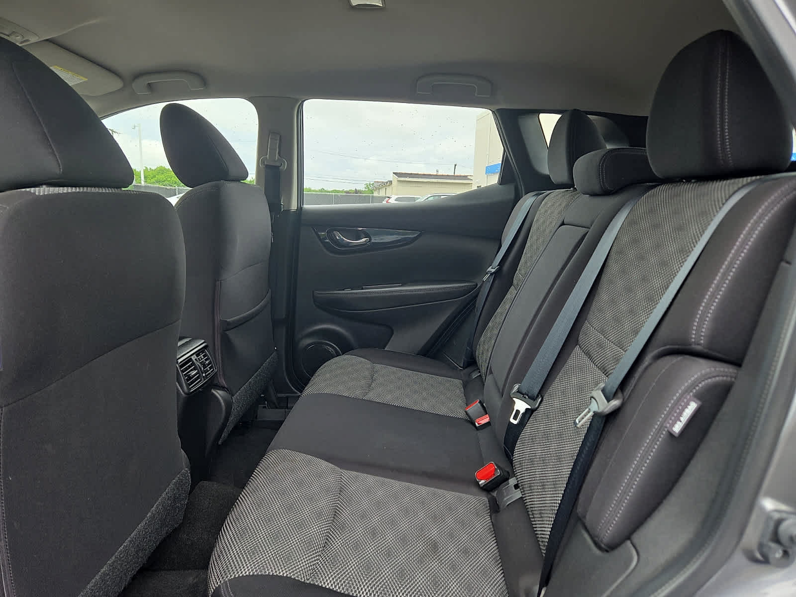 Used 2020 Nissan Rogue Sport SV w/ All-Weather Package AWD/4WD image 11