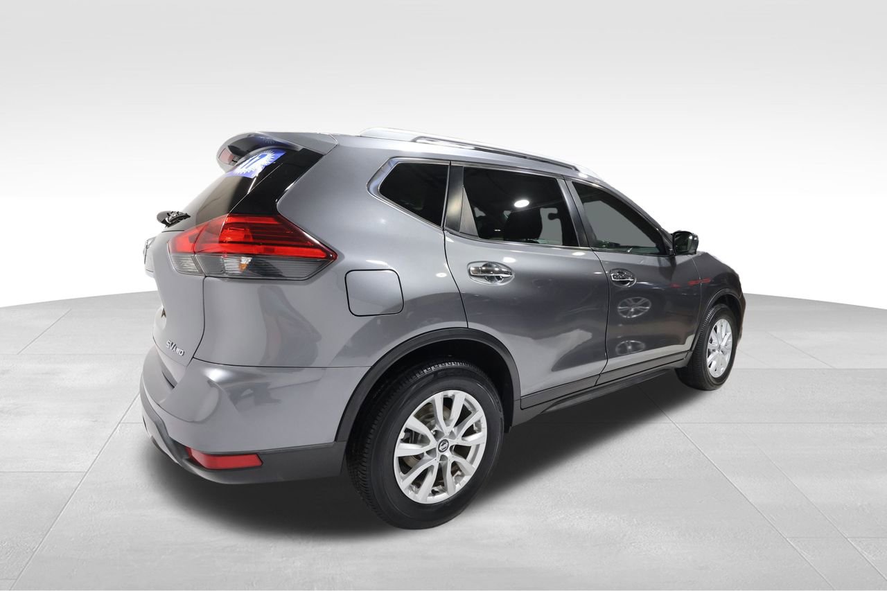 Used 2017 Nissan Rogue SV w/ SV Premium Package image 4