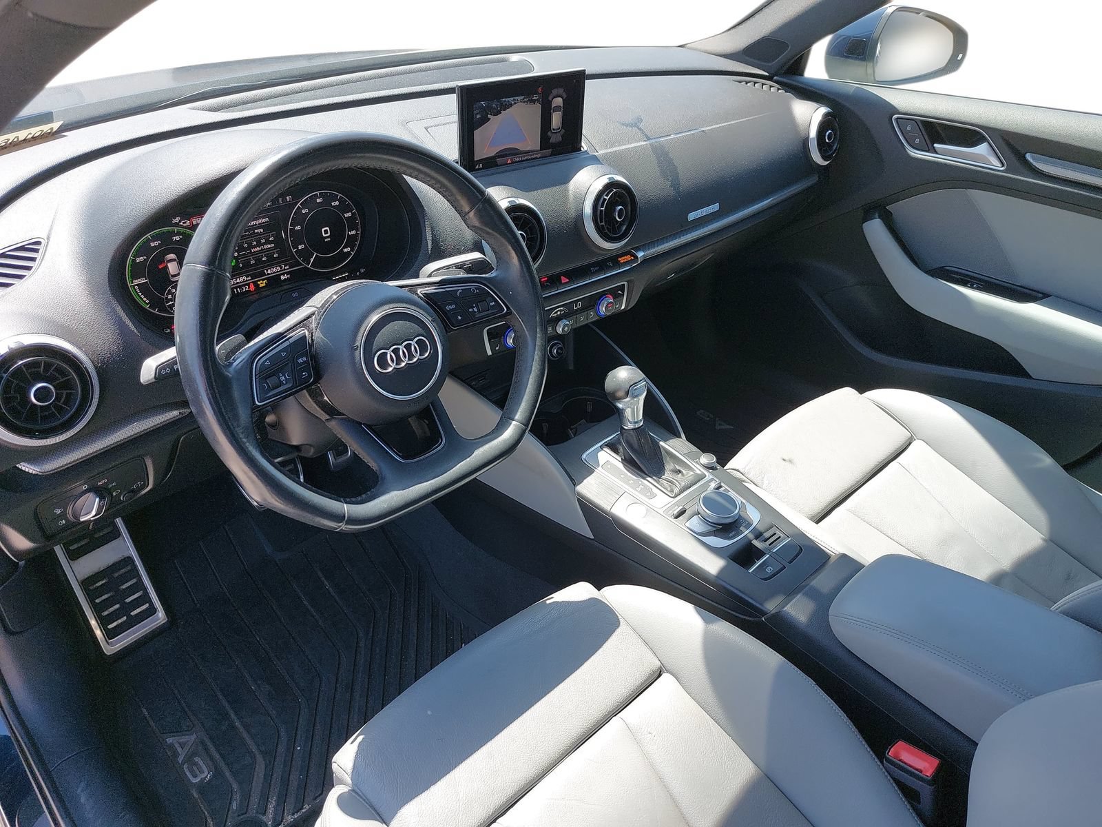 Used 2017 Audi A3 e-tron Premium Plus w/ Technology Package FWD image 5