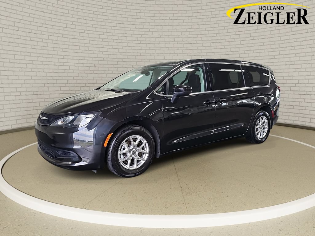 Used 2023 Chrysler Voyager LX FWD image 1
