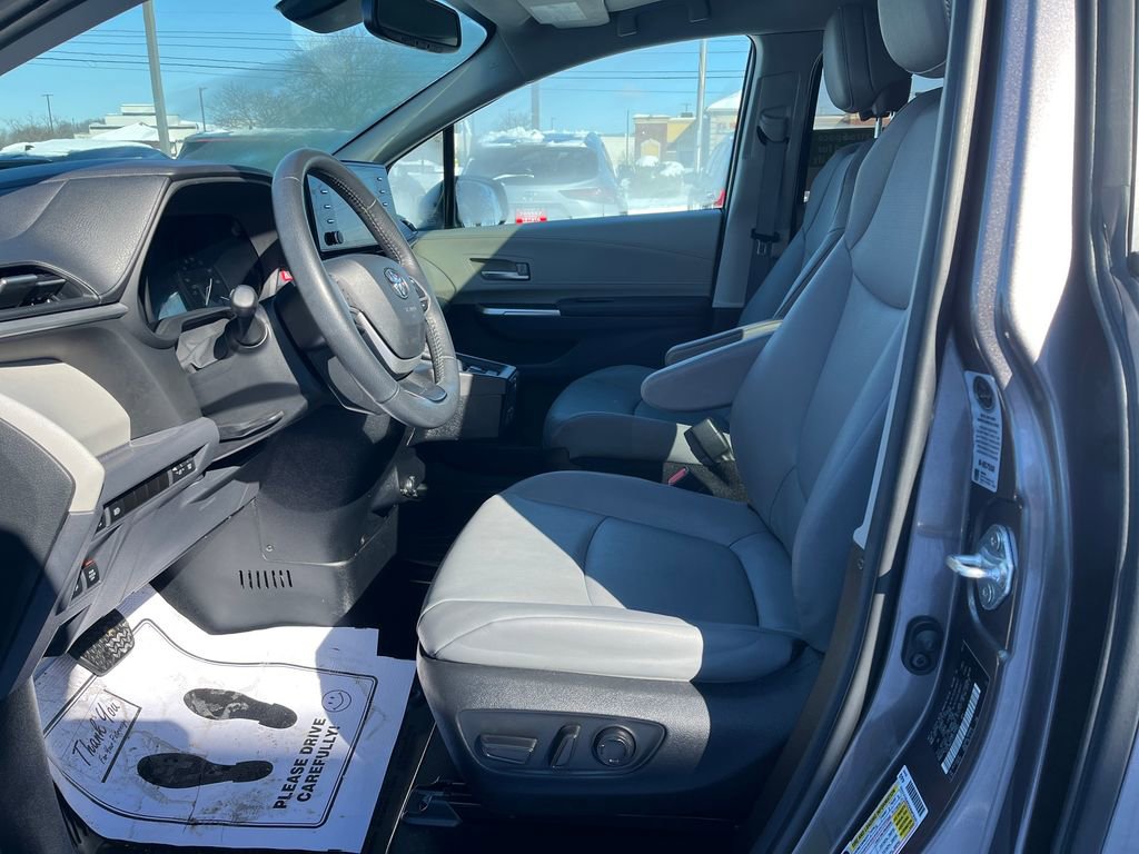 Used 2023 Toyota Sienna XLE image 11