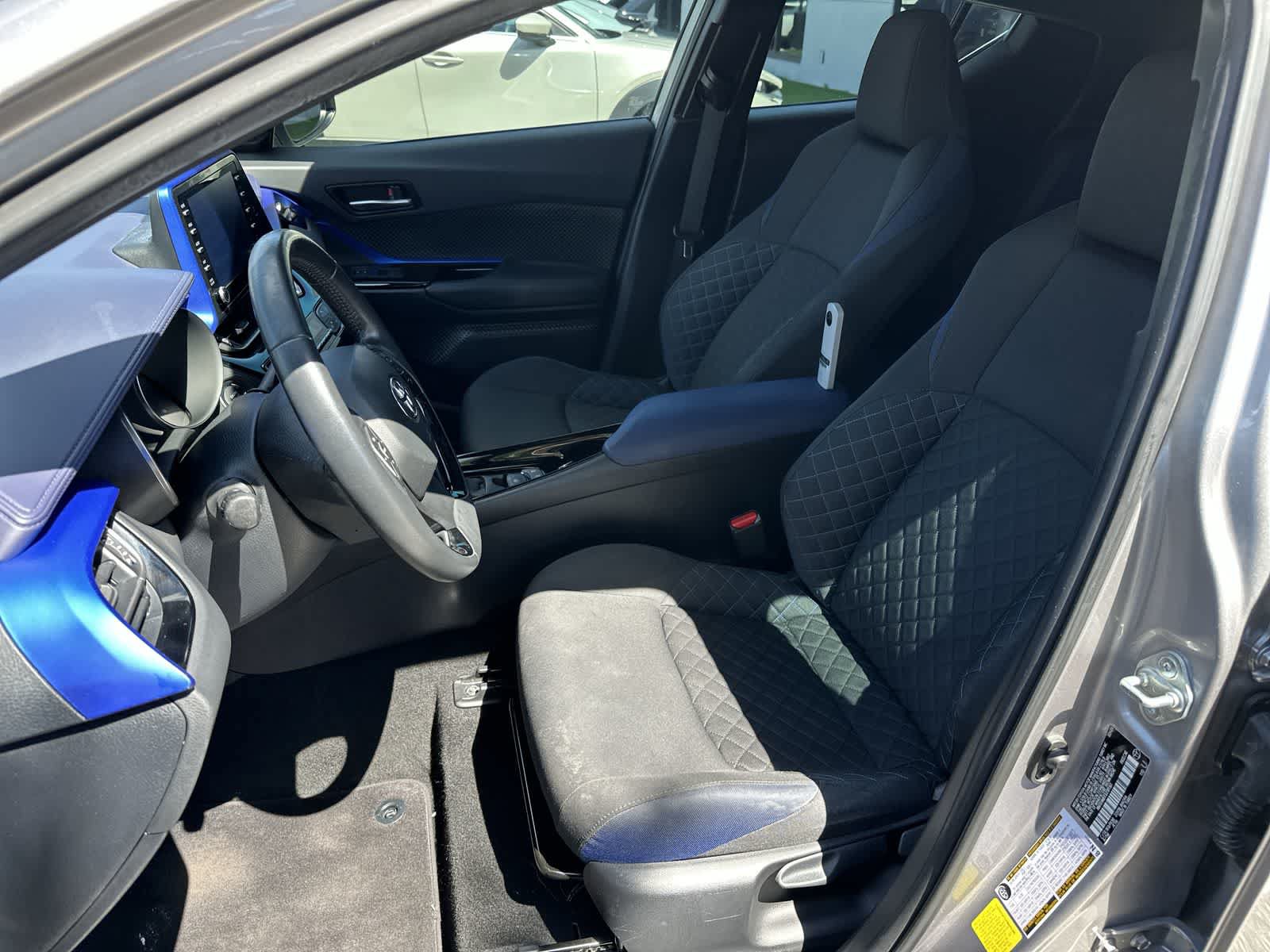 Used 2020 Toyota C-HR XLE FWD image 3