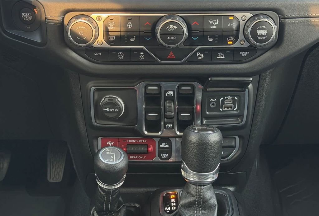 Used 2025 Jeep Gladiator Rubicon w/ Safety Group AWD/4WD image 21