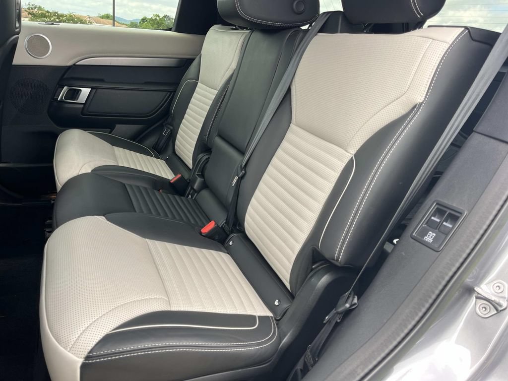 Certified 2023 Land Rover Discovery HSE R-Dynamic AWD/4WD image 10