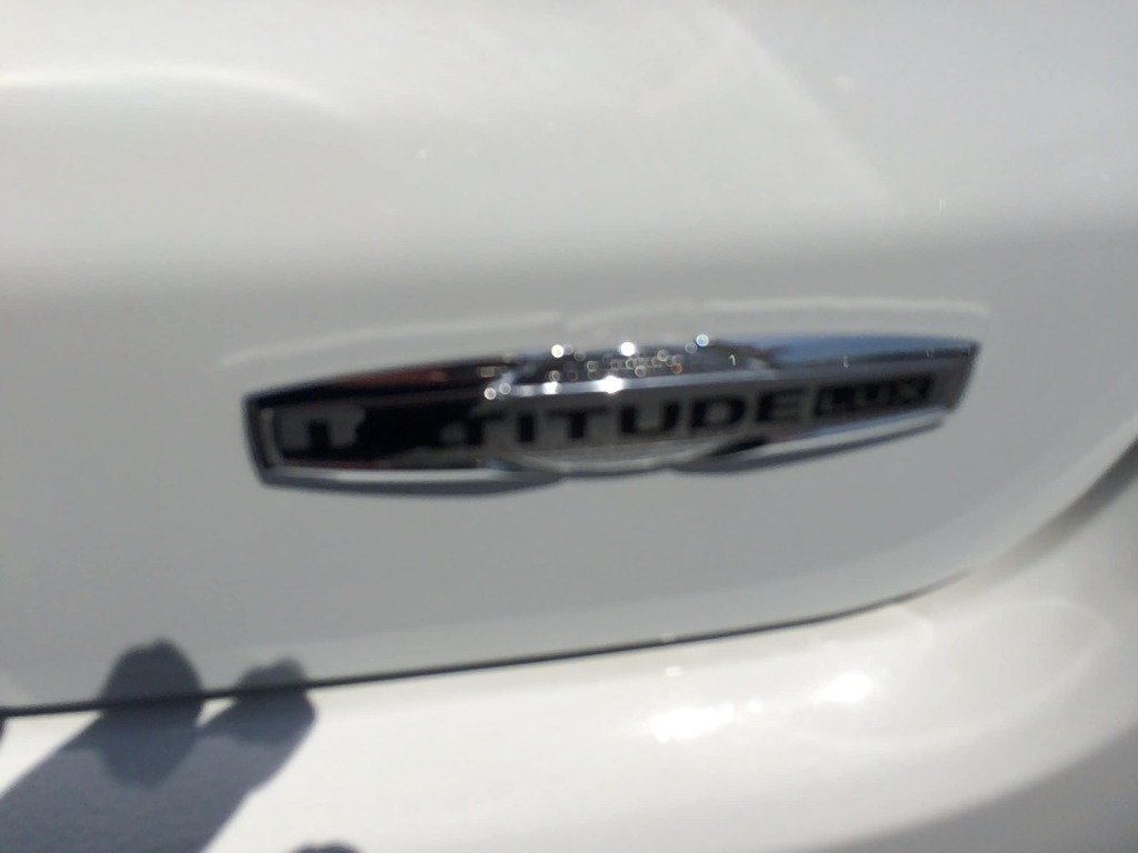 Used 2023 Jeep Compass Latitude w/ Sun and Sound Group AWD/4WD image 14
