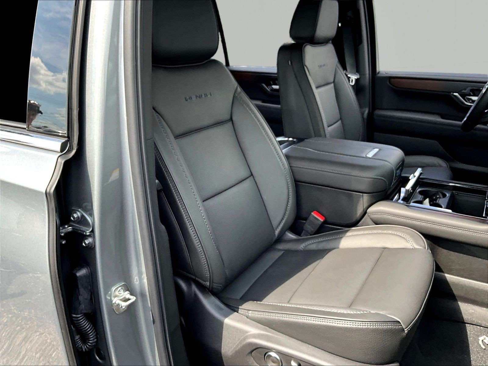 New 2026 GMC Yukon XL Denali AWD/4WD image 19