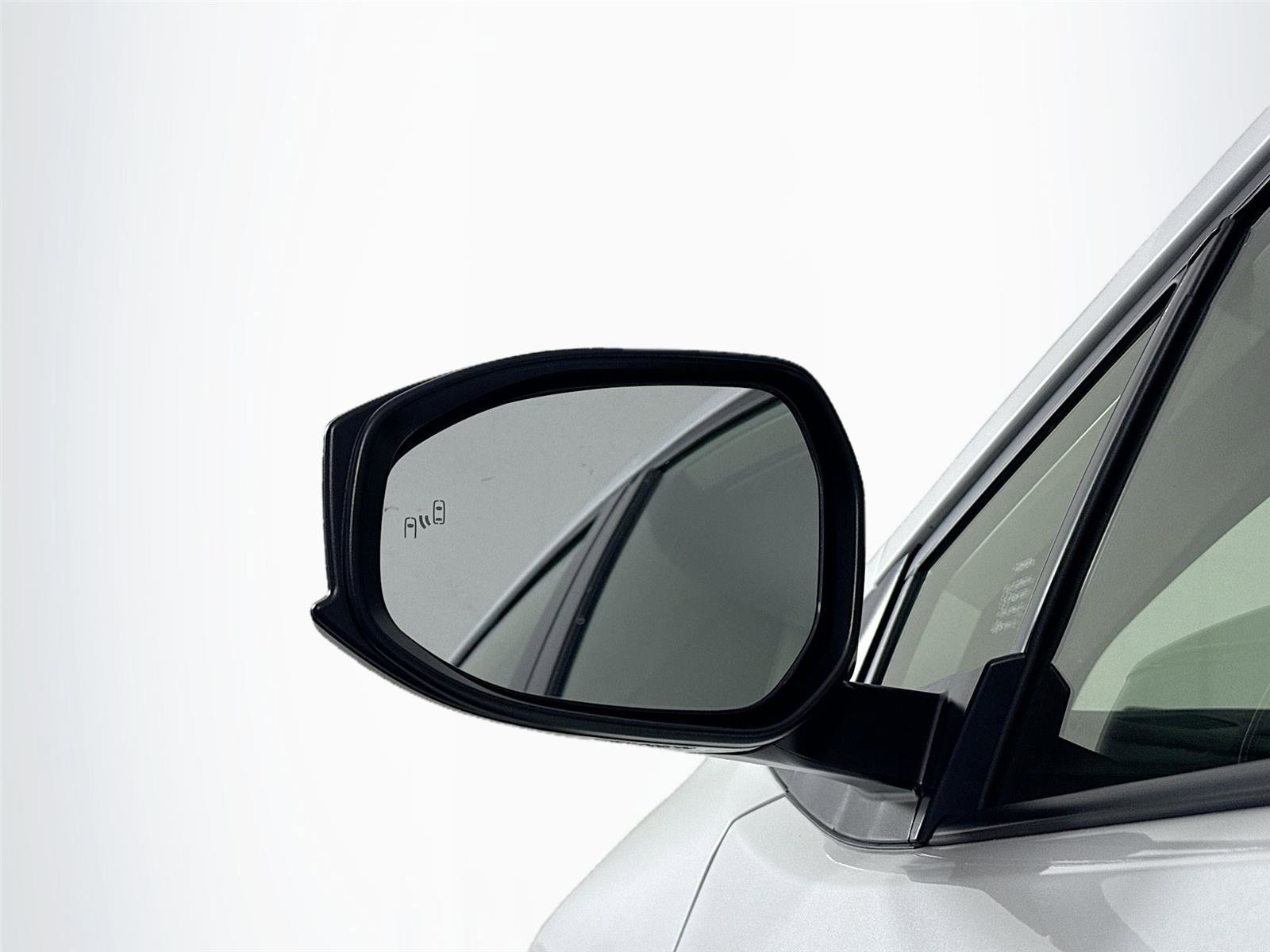 Used 2025 Toyota Prius Plug-In Hybrid image 5