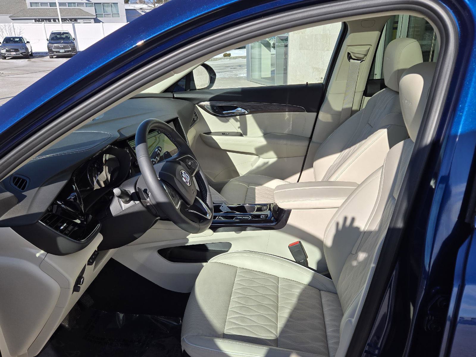 Used 2023 Buick Envision Avenir image 3