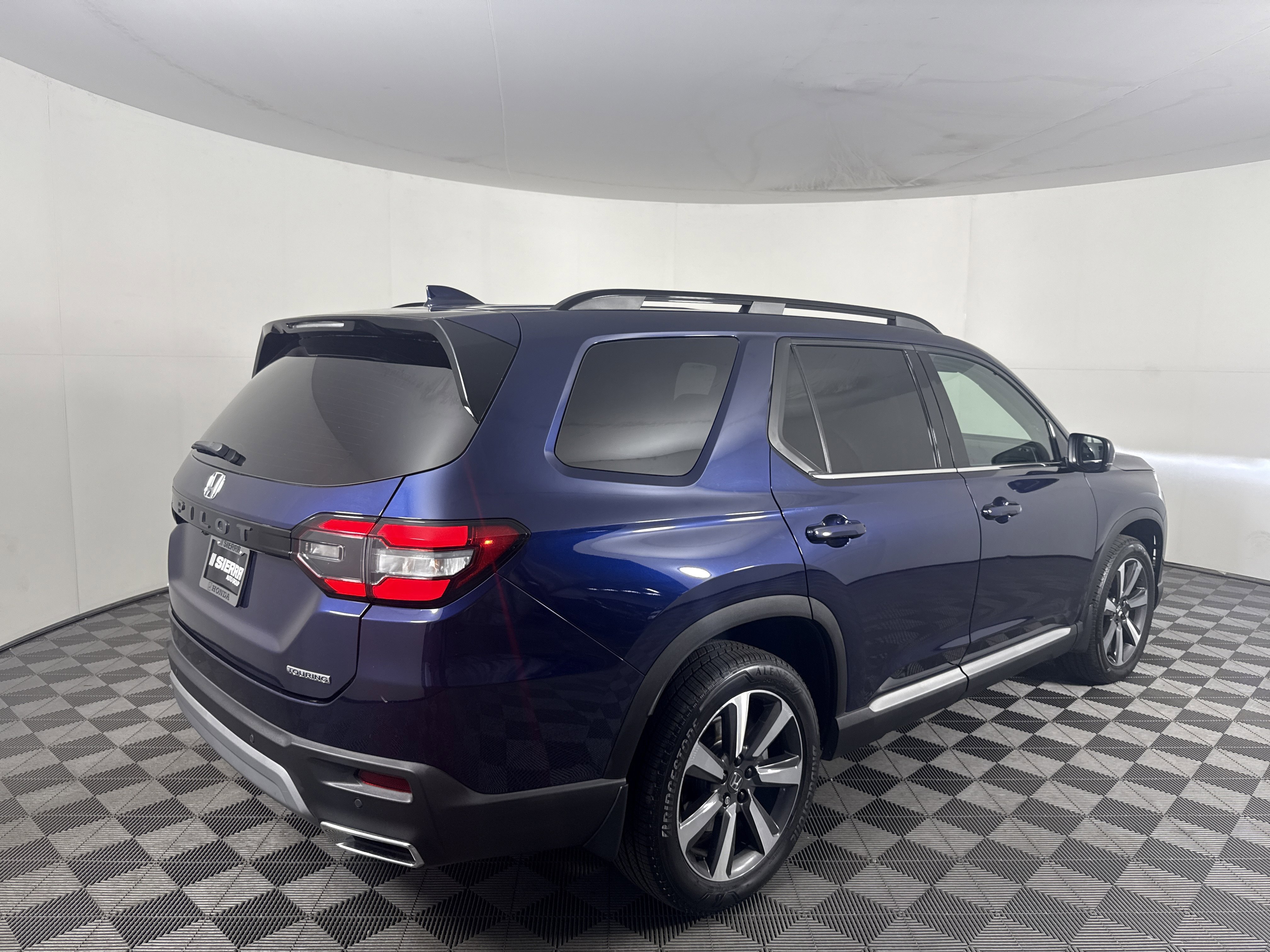 Certified 2023 Honda Pilot Touring image 4