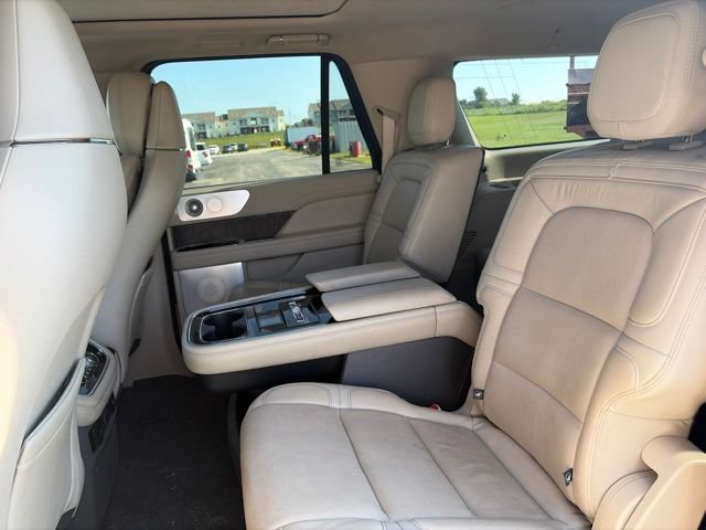 Used 2020 Lincoln Navigator L Reserve w/ Luxury Package AWD/4WD image 14