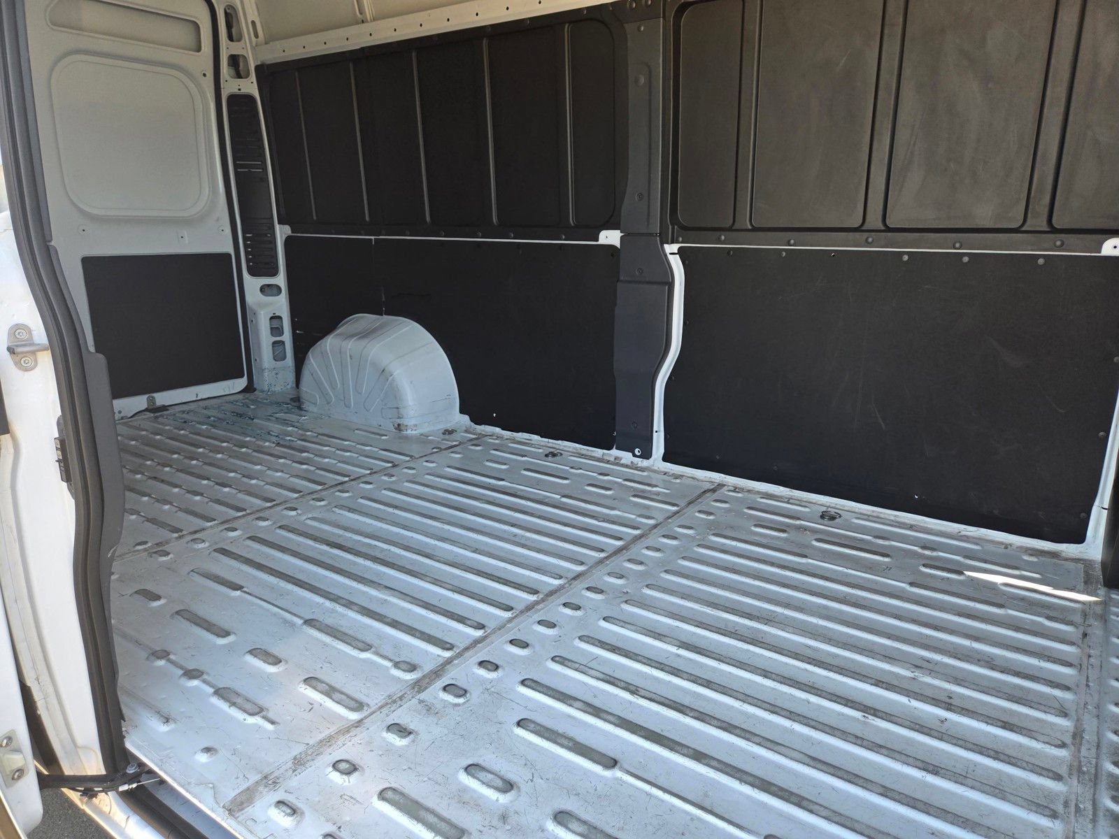 Used 2025 RAM ProMaster 2500 w/ Convenience Group FWD image 16