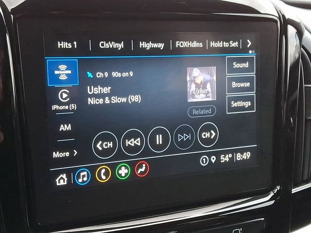 Used 2023 Chevrolet Traverse LT image 3