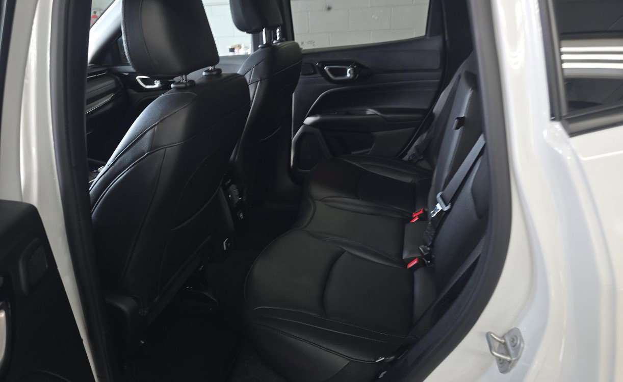 Used 2025 Jeep Compass Limited w/ High Altitude Package image 10