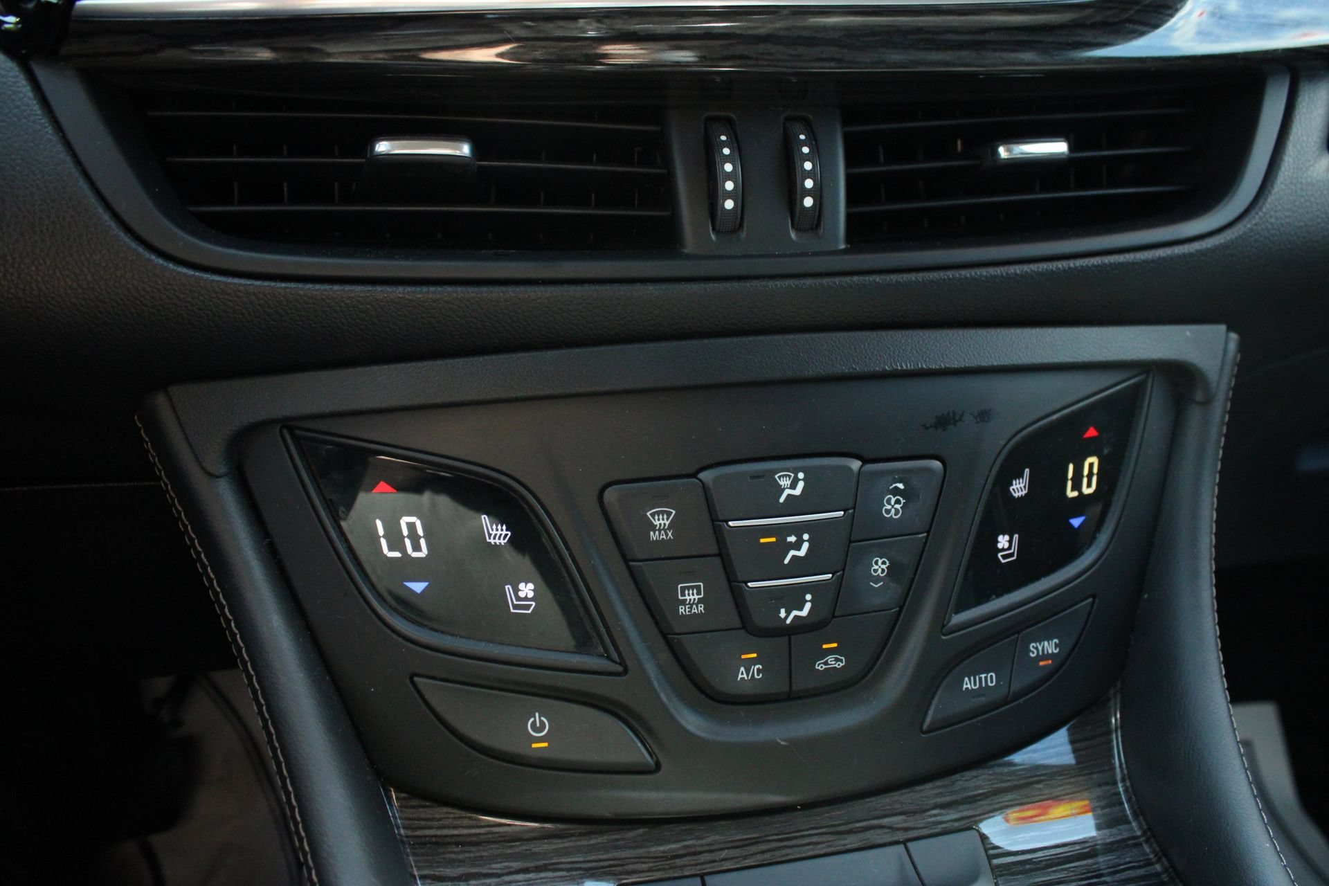 Used 2017 Buick Envision Premium w/ Driver Confidence Package AWD/4WD image 44